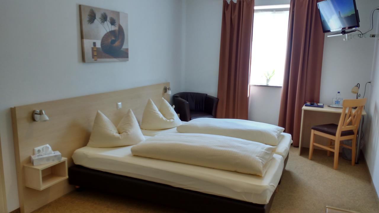 Hotel - Gasthof Erber Sinzing Bagian luar foto