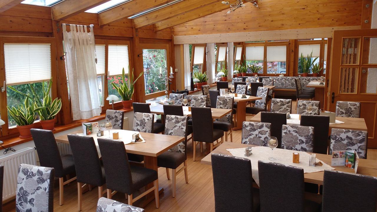 Hotel - Gasthof Erber Sinzing Bagian luar foto